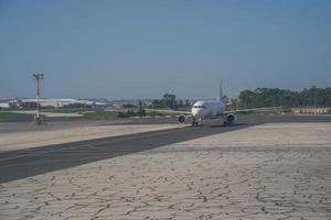 avion jet privé à l'aéroport photo