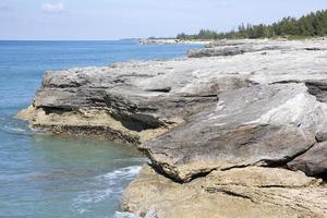 l'île de grand bahama a érodé le rivage photo