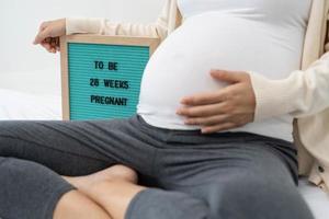 la femme était enceinte de 28 semaines. la grossesse était dans le dernier trimestre. photo
