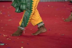 Détail du pied de danse traditionnelle de l'Inde photo