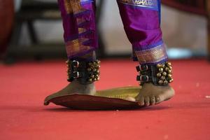 Détail du pied de danse traditionnelle de l'Inde photo