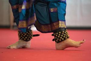 Détail du pied de danse traditionnelle de l'Inde photo