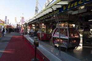 Gênes, Italie - 9 décembre 2018 - la fête foraine traditionnelle de noël luna park est ouverte photo