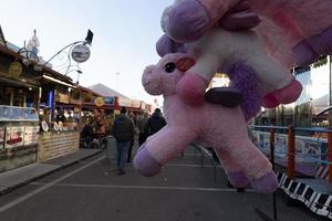 Gênes, Italie - 9 décembre 2018 - la fête foraine traditionnelle de noël luna park est ouverte photo