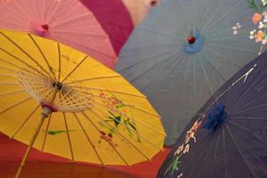 beaucoup de parapluie japonais photo