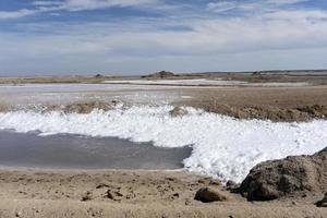 usine saline de sel de mer dans le désert de baja california photo