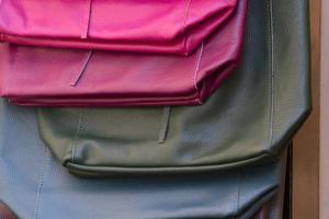 de nombreux sacs à main en cuir pour femme à la boutique photo