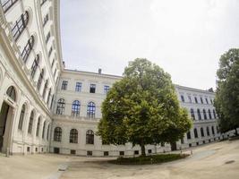 bâtiment principal de l'université karl franzens de graz photo