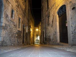 veroli village médiéval latium frosinone vue nocturne photo