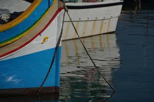 malte, peint coloré, bateau pêche, dans, marsaxlokk, village photo