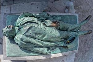 paris, france - 2 mai 2016 tombeau du victor noir à paris dans le cimetière historique du père lachaise. photo