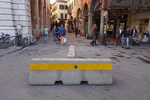 Pise, Italie - 26 septembre 2017 - barrière antiterroriste dans la célèbre ville de la tour penchée photo