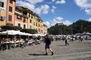 portofino, italie - 19 septembre 2017 - vip et touriste dans un village pittoresque photo