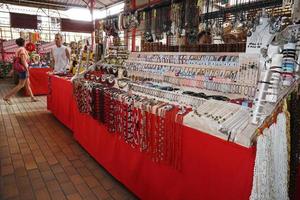 tahiti, polynésie française - 4 août 2018 - marché traditionnel papetee photo