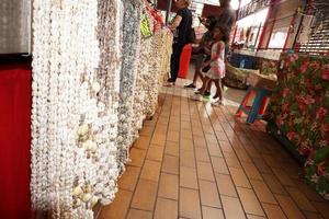 tahiti, polynésie française - 4 août 2018 - marché traditionnel papetee photo