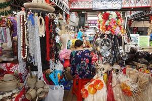 tahiti, polynésie française - 4 août 2018 - marché traditionnel papetee photo