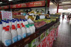 tahiti, polynésie française - 4 août 2018 - marché traditionnel papetee photo