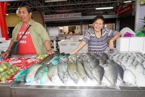 tahiti, polynésie française - 4 août 2018 - marché traditionnel papetee photo