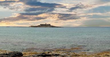 capo passero isola delle correnti sicile italie photo