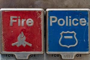 fire police boutons bleus rouges d'urgence à nyc photo