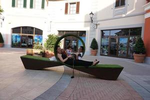 serravalle scrivia, italie - 24 juin 2017 - la saison des soldes à designer outled commence photo