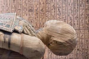 tête de momie égyptienne gros plan photo