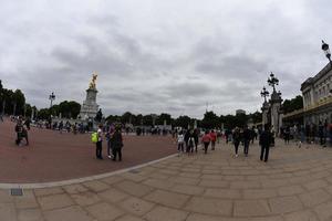 Londres, Angleterre - 15 juillet 2017 - prendre des photos touristiques au palais de buckingham