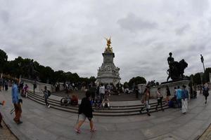 Londres, Angleterre - 15 juillet 2017 - prendre des photos touristiques au palais de buckingham