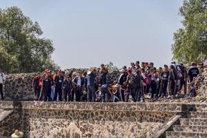 mexico, mexique - 30 janvier 2019 - touriste à la pyramide de teotihuacan mexique photo