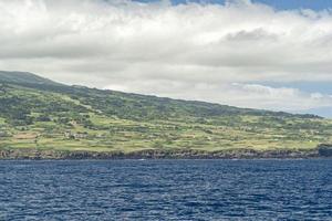 île de faial açores vue sur la falaise depuis le panorama de la mer photo