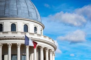 capitole du panthéon de paris avec drapeau français photo