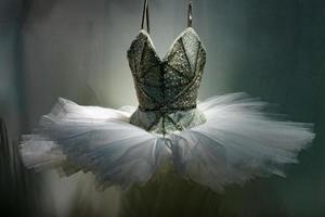 Jupe robe de ballet isolé sur blanc photo