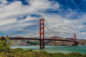 pont d'or pendant la journée photo