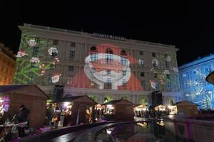 Gênes, italie - 22 décembre 2019 - marché de noël traditionnel sur la place de ferrari photo