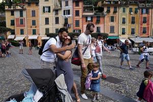 portofino, italie - 19 septembre 2017 - vip et touriste dans un village pittoresque photo