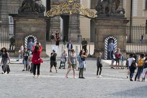 Prague, République tchèque - 15 juillet 2019 - la ville du château regorge de touristes en été photo