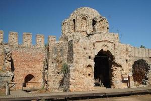 Église du château d'alanya dans la ville d'alanya, antalya, turkiye photo