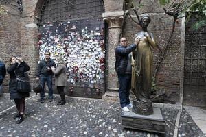 Vérone, Italie - 7 décembre 2017 - visite touristique de la maison de Roméo et Juliette photo