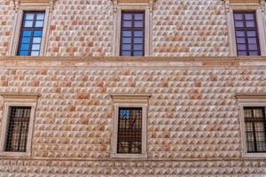 ferrara palais du diamant pyramide façade photo