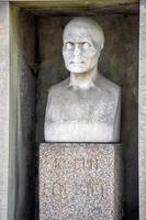 Paris, France - 2 mai 2016 vieilles tombes au cimetière du Père-Lachaise photo