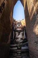 statue de bouddha dans le temple wat beau temple dans le parc historique thaïlande photo