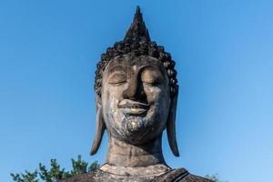 statue de bouddha dans le temple wat beau temple dans le parc historique thaïlande photo