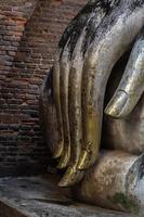 statue de bouddha dans le temple wat beau temple dans le parc historique thaïlande photo