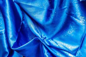 fond de texture de tissu de soie recouvert de paillettes bleu photo