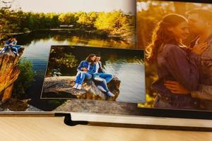 pages de livre photo de mariage ou d'album de mariage sur fond blanc
