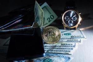 image de l'horloge du smartphone crypto-monnaie, de l'heure, de la montre-bracelet photo