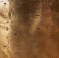 texture de la vieille plaque de cuivre jaune avec rayures et éraflures, plein cadre photo