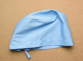 casquette médicale textile bleue avec attaches pour médecin, photo