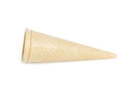 Coupe de crème glacée gaufre vide isolé sur fond blanc photo