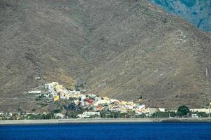 ville au bord de la mer photo